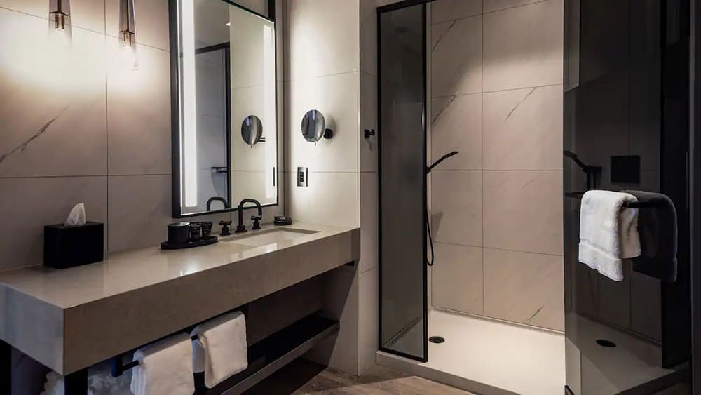 hyatt-centric-charlotte-ff&e-bathroom-03