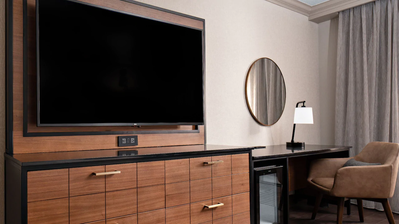 Hyatt-Regency-Westlake-P166-Guestroom-Desk.16×9