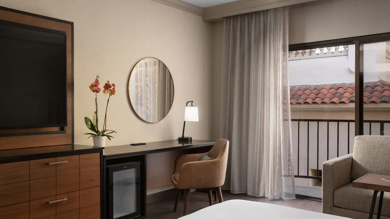 Hyatt-Regency-Westlake-P167-Guestroom.16×9