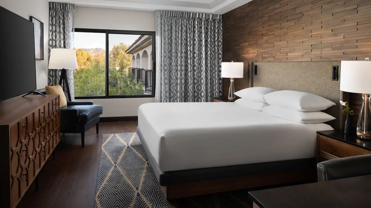 Hyatt-Regency-Westlake-P193-Promenade-Suite-Bedroom.16×9