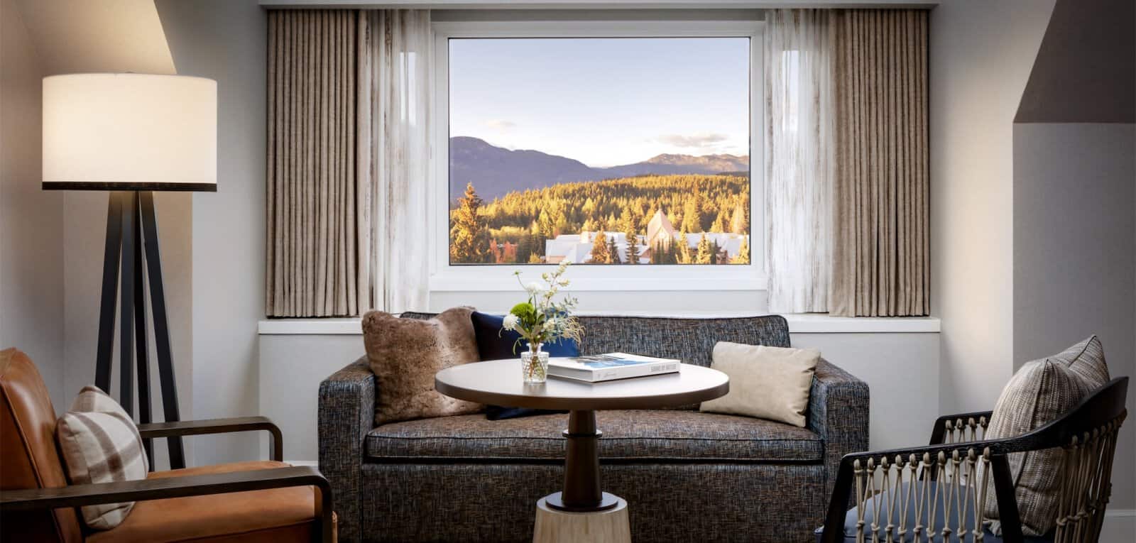 fairmontchateauwhistler-ffe-guestroom-10