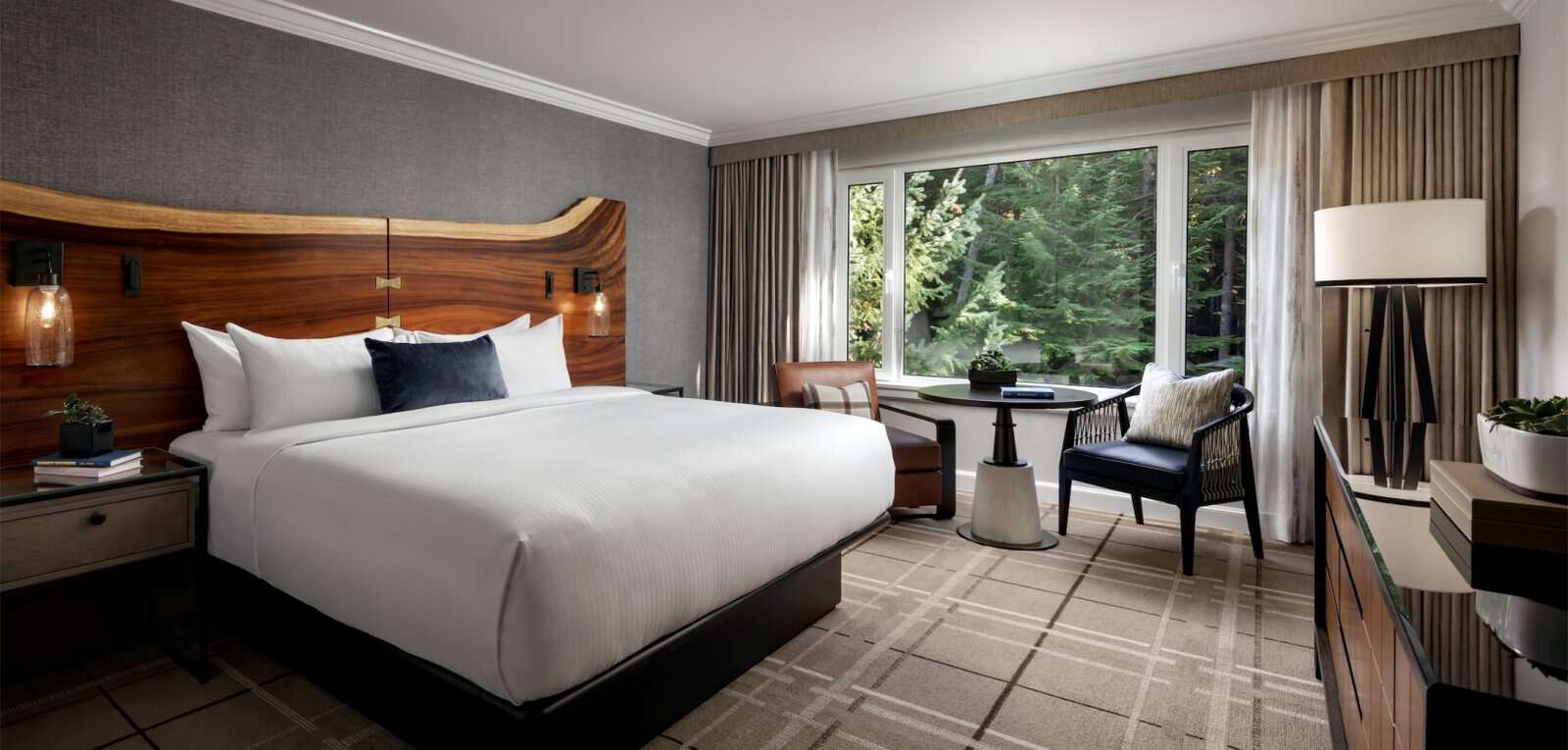 fairmontchateauwhistler-ffe-guestroom-2