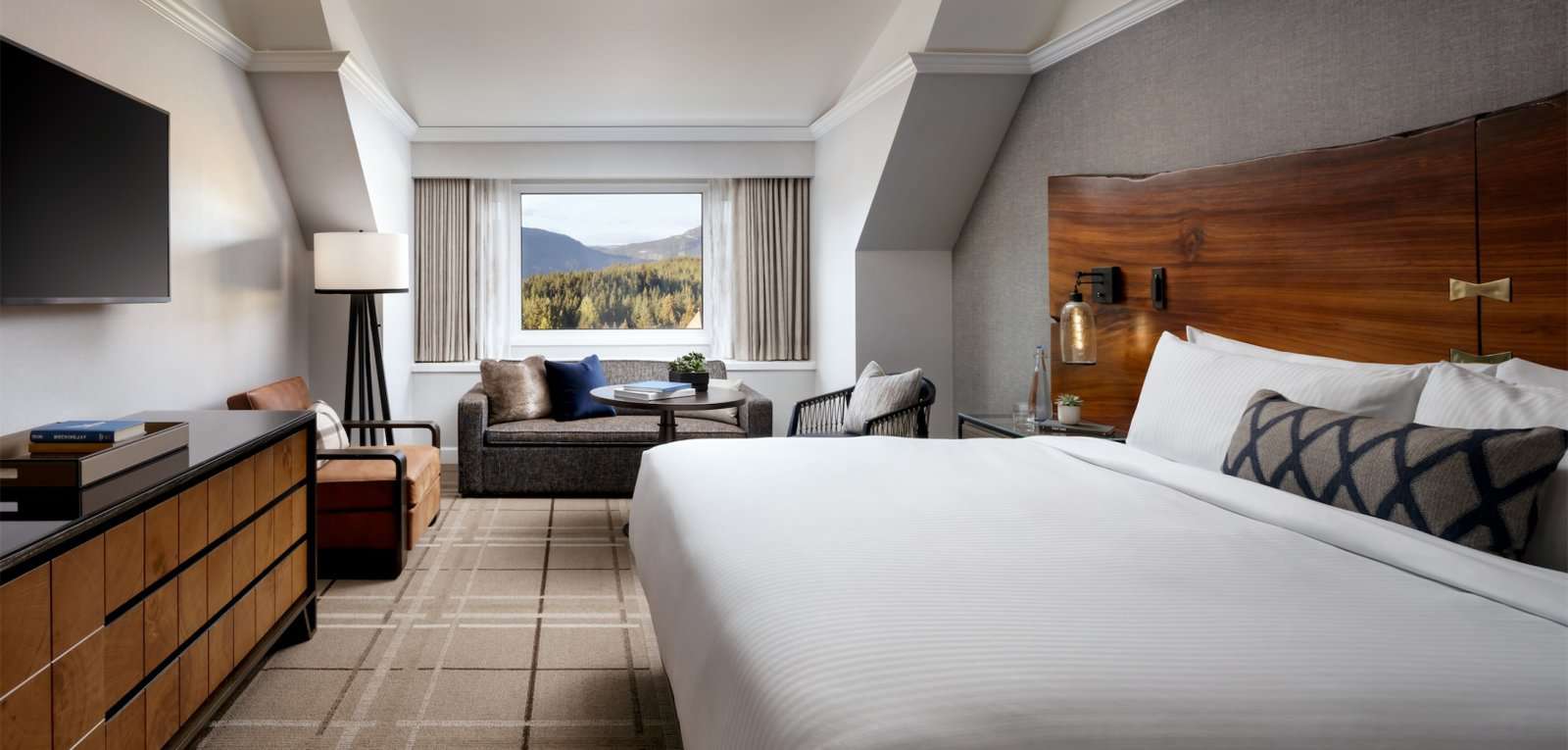 fairmontchateauwhistler-ffe-guestroom-7