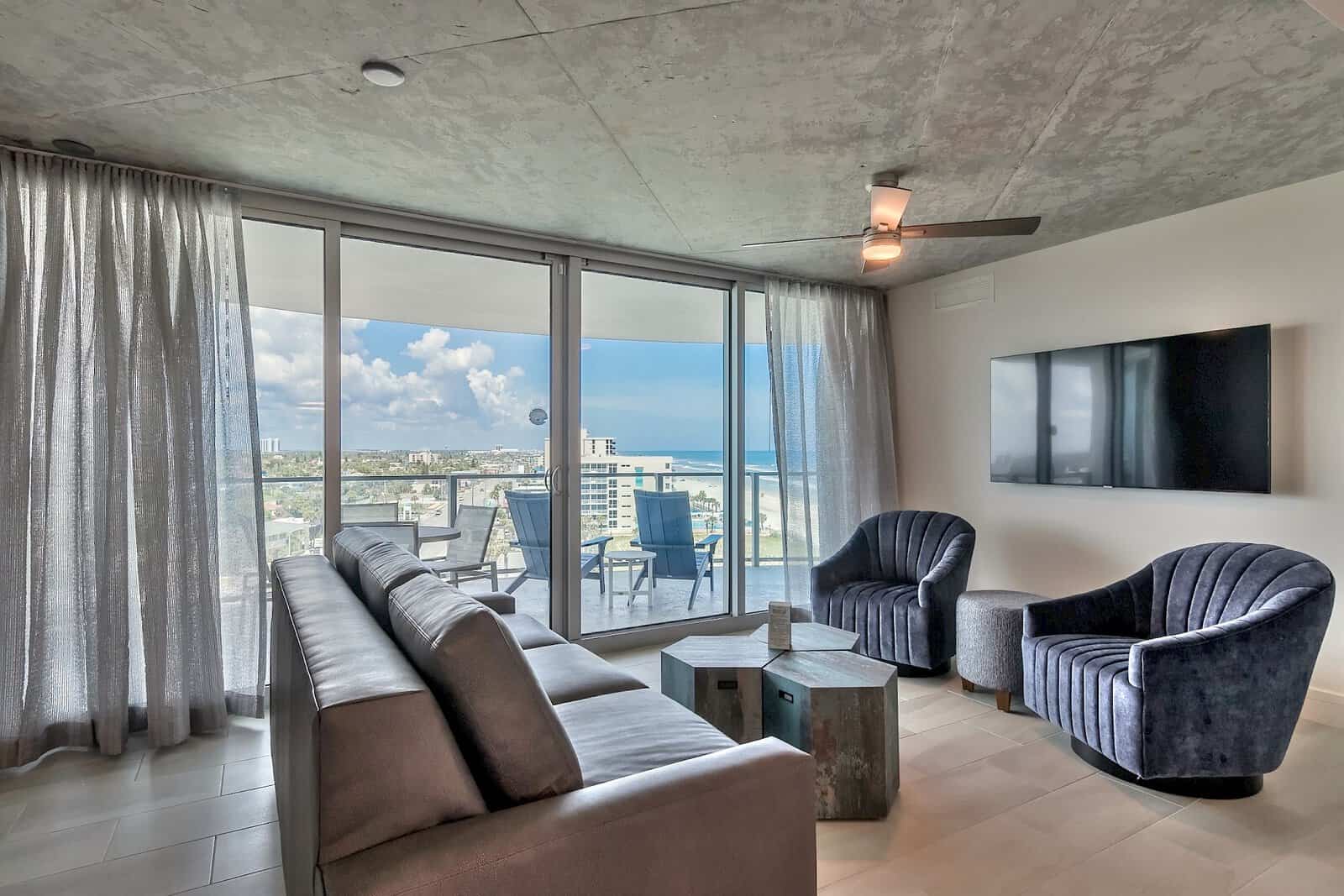 max-beach-resort-2-bedroom-ocean-city-view-2-bedroom-living-room-2-lr-2500px.2000×0