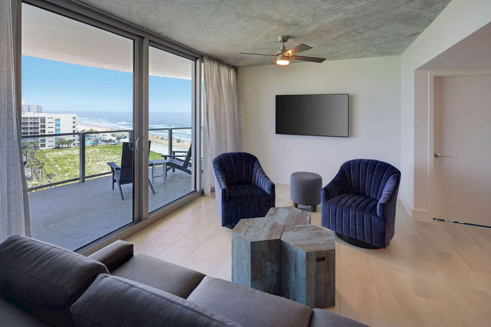 max-beach-resort-2-bedroom-ocean-city-view-2-bedroom-living-room-balcony-2500px.2000×0