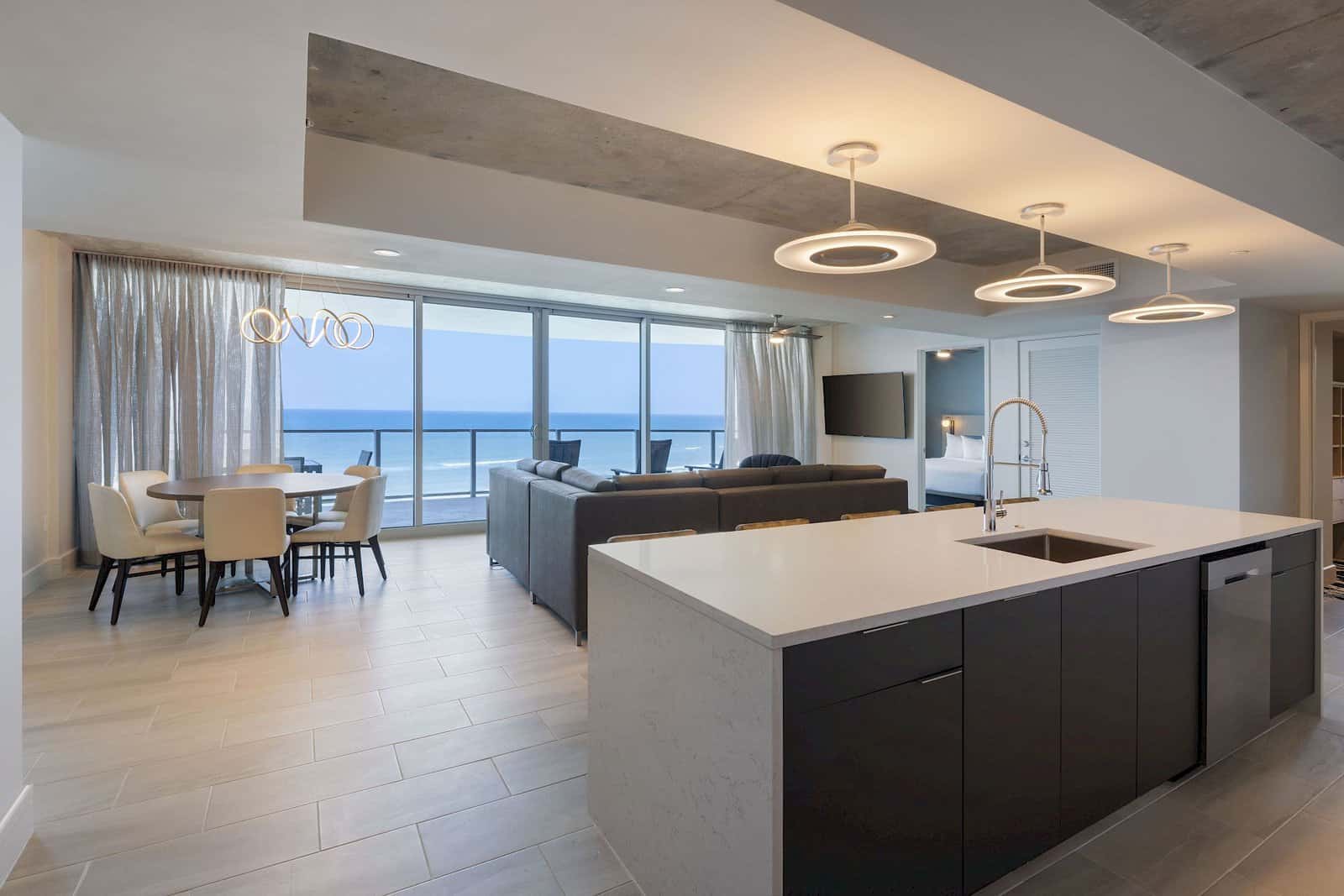 max-beach-resort-ocean-condo-living-room-3_2000x0.2000×0