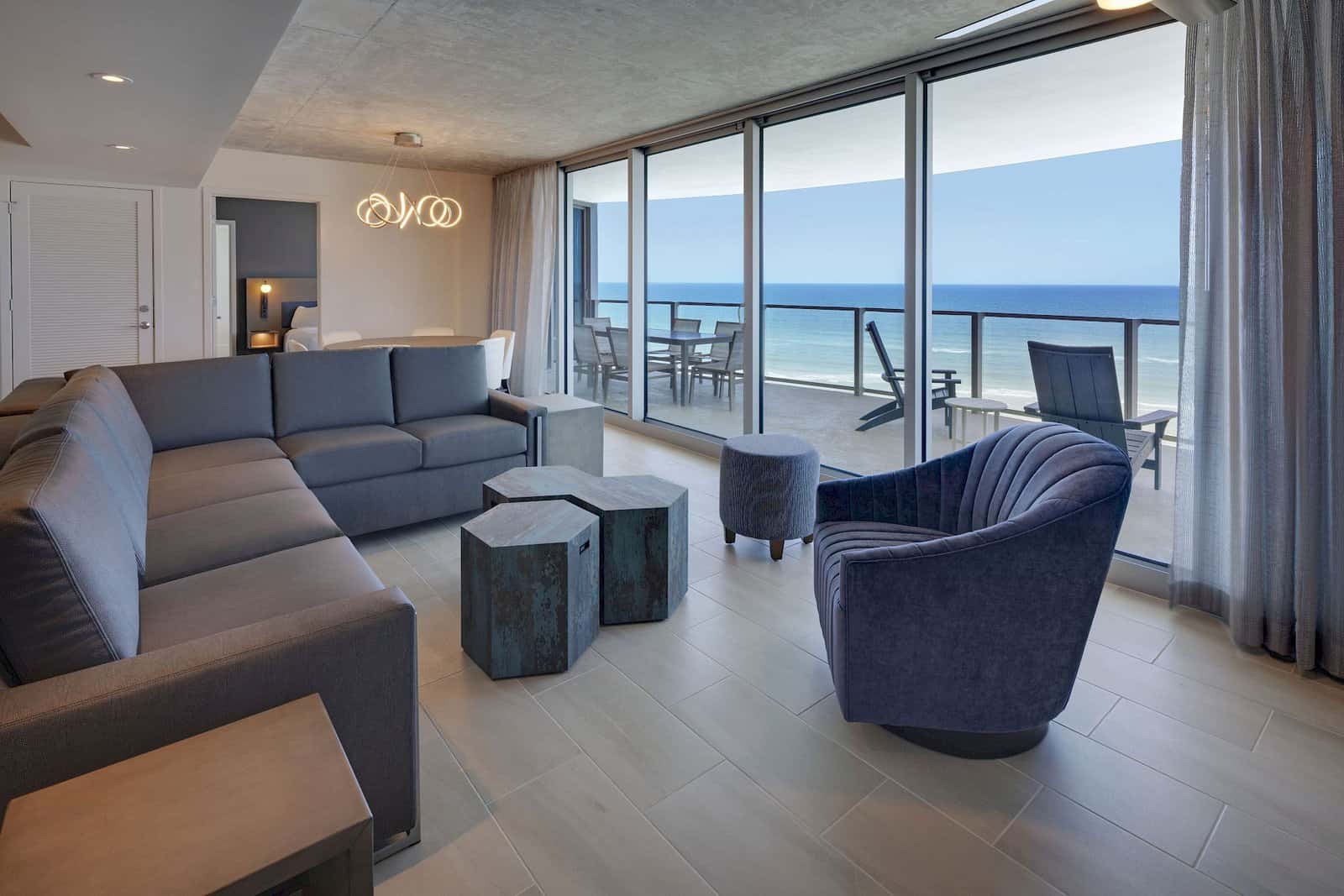 max-beach-resort-ocean-condo-living-room-5_2000x0.2000×0